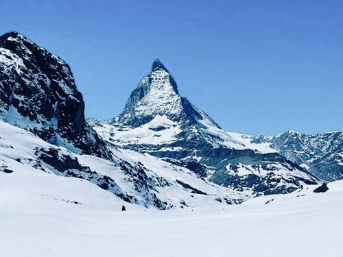 โรงแรมใน Zermatt พร้อมวิวสุดสวยของยอดเขา Matterhorn